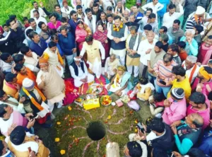 kanak bihari das ji maharaj with devotees